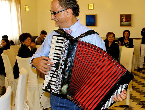 Melbourne Piano Accordion Player